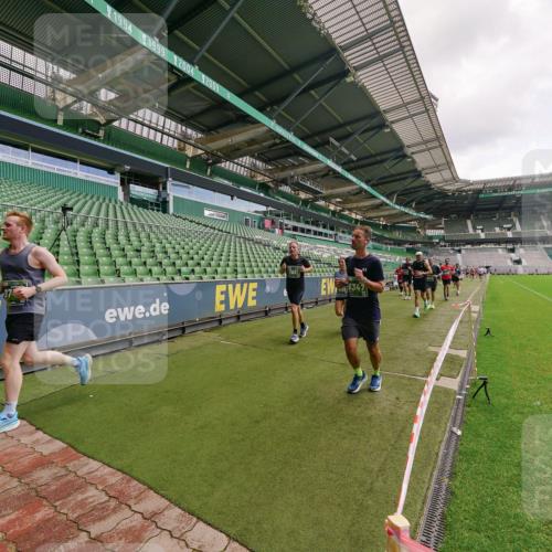 13.09.2026 - 21. swb-Marathon Bremen Michael Burmester http://msf.ph/oto/10308718 13.09.2026 13:04:37 Laufen im Stadion 178, 209, 210, 323, 488, 534, 536, 565, 596, 647, 725, 762, 881, 940, 1073, 1239, 1243, 1307, 1308, 1343, 1373, 1456, 1458, 1479, 1627, 1649, 1653, 1656, 1687, 1771, 1780, 1914, 1932, 1941, 2023, 2089, 2126, 2223, 2241, 2301, 2369, 2430, 2434, 2452, 2602, 2625, 2723, 2742, 2764, 2851, 2867, 2872, 2891, 2910, 2919, 2934, 2957, 2959, 2977, 2985, 3028, 3030, 3217, 3278, 3320, 3343, 3360, 3402, 3419, 3425, 3454, 3510, 3521, 3579, 3597, 3618, 3796, 3846, 3859, 3909, 242 meine-sportfotos.de