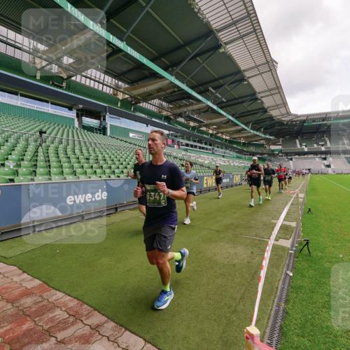 13.09.2026 - 21. swb-Marathon Bremen Michael Burmester http://msf.ph/oto/10308732 13.09.2026 13:04:38 Laufen im Stadion 178, 209, 210, 323, 488, 534, 536, 565, 596, 647, 725, 762, 881, 940, 1073, 1239, 1243, 1307, 1308, 1343, 1373, 1456, 1458, 1479, 1627, 1649, 1653, 1656, 1687, 1771, 1780, 1914, 1932, 1941, 2023, 2089, 2126, 2223, 2241, 2301, 2369, 2430, 2434, 2452, 2602, 2625, 2723, 2742, 2764, 2851, 2867, 2872, 2891, 2910, 2919, 2934, 2957, 2959, 2977, 2985, 3028, 3030, 3217, 3278, 3320, 3343, 3360, 3402, 3419, 3425, 3444, 3454, 3510, 3521, 3579, 3597, 3618, 3796, 3846, 3859, 3909, 242 meine-sportfotos.de