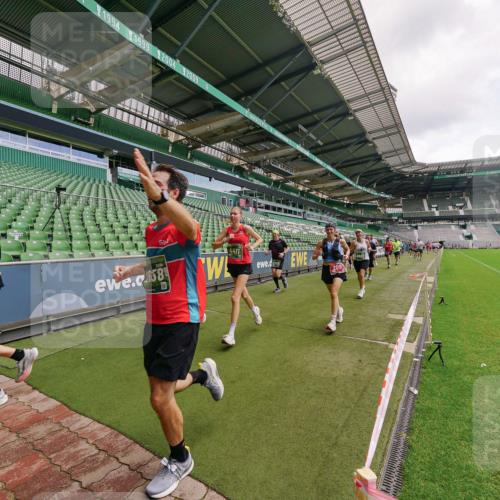 13.09.2026 - 21. swb-Marathon Bremen Michael Burmester http://msf.ph/oto/10308771 13.09.2026 13:04:42 Laufen im Stadion 178, 209, 210, 244, 323, 488, 534, 536, 565, 596, 647, 725, 762, 881, 940, 1073, 1239, 1243, 1307, 1308, 1343, 1373, 1456, 1458, 1479, 1627, 1649, 1653, 1656, 1687, 1771, 1780, 1914, 1932, 1941, 2023, 2089, 2126, 2223, 2241, 2301, 2369, 2430, 2434, 2452, 2602, 2625, 2723, 2742, 2764, 2851, 2867, 2872, 2891, 2910, 2919, 2934, 2957, 2959, 2977, 2985, 3028, 3030, 3217, 3278, 3320, 3343, 3402, 3419, 3425, 3444, 3454, 3510, 3521, 3579, 3597, 3618, 3796, 3846, 3859, 3909, 242 meine-sportfotos.de