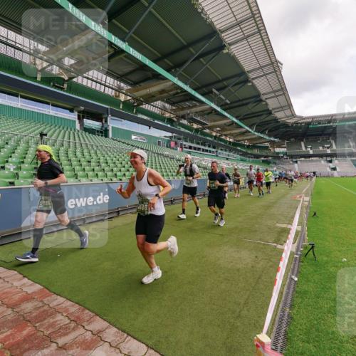 13.09.2026 - 21. swb-Marathon Bremen Michael Burmester http://msf.ph/oto/10308800 13.09.2026 13:04:44 Laufen im Stadion 178, 209, 210, 244, 323, 488, 534, 536, 565, 596, 647, 725, 881, 1073, 1239, 1243, 1307, 1308, 1343, 1373, 1456, 1458, 1479, 1627, 1649, 1653, 1656, 1687, 1771, 1780, 1914, 1932, 1941, 2023, 2089, 2126, 2223, 2241, 2301, 2369, 2430, 2434, 2452, 2602, 2625, 2723, 2742, 2764, 2851, 2867, 2872, 2891, 2910, 2919, 2934, 2957, 2959, 2977, 2985, 3028, 3030, 3217, 3278, 3320, 3343, 3402, 3419, 3425, 3444, 3454, 3485, 3510, 3521, 3579, 3597, 3618, 3796, 3846, 3859, 3909, 242 meine-sportfotos.de