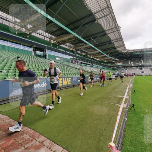 13.09.2026 - 21. swb-Marathon Bremen Michael Burmester http://msf.ph/oto/10308815 13.09.2026 13:04:45 Laufen im Stadion 178, 209, 210, 244, 323, 488, 534, 536, 565, 596, 647, 725, 881, 900, 1073, 1239, 1243, 1307, 1308, 1343, 1373, 1456, 1458, 1479, 1627, 1649, 1653, 1656, 1687, 1771, 1780, 1914, 1932, 1941, 2023, 2089, 2126, 2223, 2241, 2301, 2369, 2430, 2434, 2452, 2602, 2625, 2723, 2742, 2764, 2851, 2867, 2872, 2891, 2910, 2919, 2934, 2957, 2959, 2977, 2985, 3028, 3030, 3217, 3278, 3320, 3343, 3402, 3419, 3425, 3444, 3454, 3485, 3510, 3521, 3579, 3597, 3618, 3796, 3846, 3859, 3909, 242 meine-sportfotos.de
