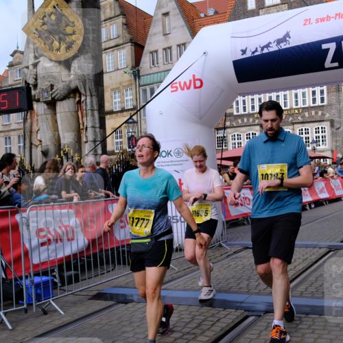 13.09.2026 - 21. swb-Marathon Bremen Tim E. http://msf.ph/oto/10308832 13.09.2026 10:52:08 Ziel 10162, 10183, 10218, 10281, 10348, 10467, 10641, 11273, 11277, 11285, 11376, 11542, 11555, 11685, 11733, 11777, 11784, 11869, 11962, 12329, 12349 meine-sportfotos.de