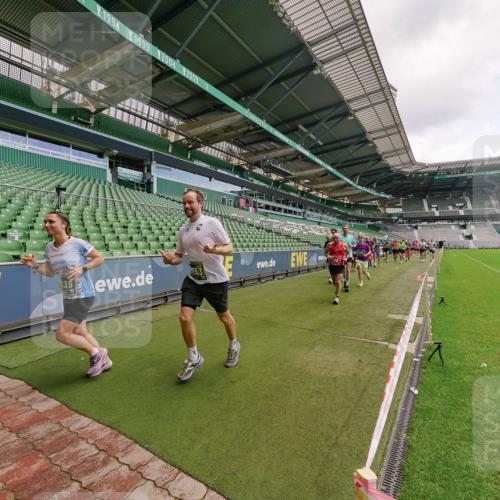 13.09.2026 - 21. swb-Marathon Bremen Michael Burmester http://msf.ph/oto/10308865 13.09.2026 13:04:50 Laufen im Stadion 178, 209, 210, 244, 323, 394, 488, 534, 536, 565, 596, 647, 725, 881, 891, 900, 1073, 1239, 1243, 1307, 1308, 1343, 1373, 1456, 1458, 1479, 1627, 1649, 1653, 1656, 1687, 1771, 1780, 1914, 1932, 1941, 2023, 2089, 2126, 2223, 2241, 2301, 2369, 2430, 2434, 2452, 2602, 2625, 2723, 2742, 2764, 2851, 2867, 2872, 2891, 2910, 2919, 2934, 2957, 2959, 2977, 2985, 3028, 3030, 3217, 3278, 3320, 3343, 3402, 3419, 3425, 3444, 3454, 3485, 3510, 3521, 3579, 3597, 3618, 3796, 3859, 3909, 242 meine-sportfotos.de