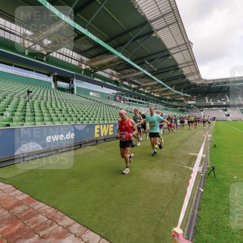 13.09.2026 - 21. swb-Marathon Bremen Michael Burmester http://msf.ph/oto/10308876 13.09.2026 13:04:52 Laufen im Stadion 178, 209, 210, 244, 323, 394, 488, 534, 536, 565, 596, 647, 725, 881, 891, 900, 1073, 1239, 1243, 1307, 1308, 1343, 1373, 1380, 1456, 1458, 1479, 1627, 1649, 1653, 1656, 1687, 1771, 1780, 1914, 1932, 1941, 2023, 2089, 2126, 2223, 2241, 2301, 2369, 2430, 2434, 2452, 2602, 2723, 2742, 2764, 2851, 2867, 2872, 2891, 2910, 2919, 2957, 2959, 2977, 2985, 3028, 3030, 3217, 3278, 3320, 3343, 3402, 3419, 3425, 3444, 3454, 3485, 3521, 3579, 3618, 3796, 3909, 242 meine-sportfotos.de