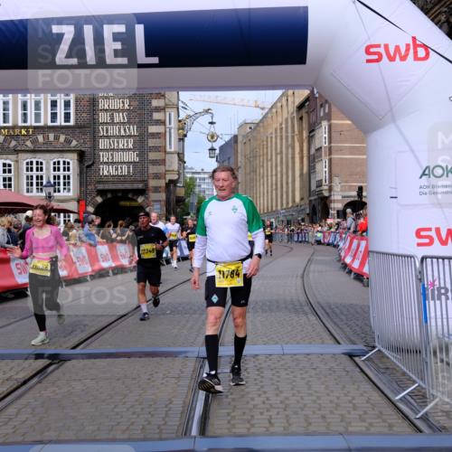 13.09.2026 - 21. swb-Marathon Bremen Tim E. http://msf.ph/oto/10308885 13.09.2026 10:52:10 Ziel 10162, 10183, 10218, 10281, 10348, 10467, 10641, 11273, 11277, 11285, 11376, 11542, 11555, 11685, 11733, 11777, 11784, 11869, 11962, 12349 meine-sportfotos.de