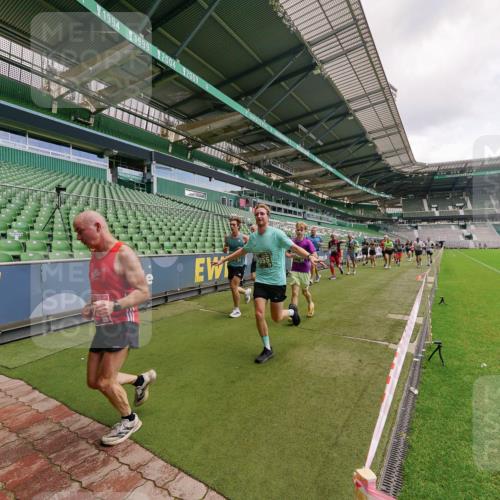 13.09.2026 - 21. swb-Marathon Bremen Michael Burmester http://msf.ph/oto/10308891 13.09.2026 13:04:52 Laufen im Stadion 178, 209, 210, 244, 323, 394, 488, 534, 536, 565, 596, 647, 725, 881, 891, 900, 1073, 1239, 1243, 1307, 1308, 1343, 1373, 1380, 1456, 1458, 1479, 1627, 1649, 1653, 1656, 1687, 1771, 1780, 1914, 1932, 1941, 2023, 2089, 2126, 2223, 2241, 2301, 2369, 2430, 2434, 2452, 2602, 2723, 2742, 2764, 2851, 2867, 2872, 2891, 2910, 2919, 2957, 2959, 2977, 2985, 3028, 3030, 3217, 3278, 3320, 3343, 3402, 3419, 3425, 3444, 3454, 3485, 3521, 3579, 3618, 3796, 3909, 242 meine-sportfotos.de