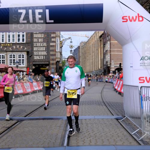 13.09.2026 - 21. swb-Marathon Bremen Tim E. http://msf.ph/oto/10308900 13.09.2026 10:52:10 Ziel 10162, 10183, 10218, 10281, 10348, 10467, 10641, 11273, 11277, 11285, 11376, 11542, 11555, 11685, 11733, 11777, 11784, 11869, 11962, 12349 meine-sportfotos.de