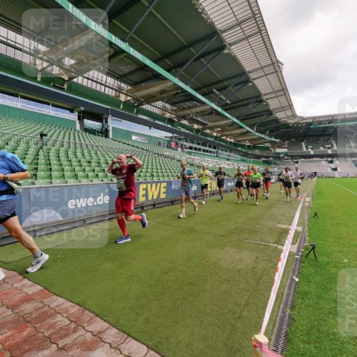 13.09.2026 - 21. swb-Marathon Bremen Michael Burmester http://msf.ph/oto/10308909 13.09.2026 13:04:55 Laufen im Stadion 178, 209, 210, 244, 323, 394, 488, 534, 536, 565, 647, 725, 881, 891, 900, 1073, 1239, 1243, 1307, 1308, 1343, 1373, 1380, 1456, 1479, 1627, 1649, 1653, 1656, 1687, 1771, 1780, 1914, 1932, 1941, 2023, 2089, 2126, 2223, 2241, 2265, 2301, 2369, 2430, 2452, 2602, 2723, 2742, 2764, 2851, 2867, 2872, 2891, 2910, 2919, 2957, 2959, 2977, 2985, 3028, 3030, 3217, 3278, 3320, 3343, 3402, 3419, 3425, 3444, 3454, 3485, 3521, 3579, 3618, 3796, 3909, 242 meine-sportfotos.de