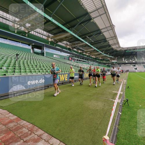 13.09.2026 - 21. swb-Marathon Bremen Michael Burmester http://msf.ph/oto/10308917 13.09.2026 13:04:56 Laufen im Stadion 178, 209, 210, 244, 323, 394, 488, 534, 536, 565, 647, 725, 881, 891, 900, 1073, 1239, 1243, 1307, 1308, 1343, 1373, 1380, 1456, 1479, 1627, 1649, 1653, 1656, 1687, 1771, 1780, 1914, 1932, 1941, 2023, 2089, 2126, 2223, 2241, 2265, 2301, 2369, 2430, 2452, 2602, 2723, 2742, 2764, 2851, 2867, 2872, 2891, 2910, 2919, 2957, 2959, 2977, 2985, 3028, 3030, 3217, 3278, 3320, 3343, 3402, 3419, 3425, 3444, 3454, 3485, 3521, 3579, 3618, 3796, 3909, 242 meine-sportfotos.de