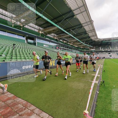 13.09.2026 - 21. swb-Marathon Bremen Michael Burmester http://msf.ph/oto/10308928 13.09.2026 13:04:57 Laufen im Stadion 178, 209, 210, 244, 323, 394, 488, 534, 536, 565, 647, 725, 881, 891, 900, 1073, 1239, 1243, 1307, 1308, 1343, 1373, 1380, 1456, 1479, 1627, 1649, 1653, 1656, 1687, 1771, 1780, 1914, 1932, 1941, 2023, 2089, 2126, 2223, 2241, 2265, 2301, 2369, 2430, 2452, 2602, 2723, 2742, 2764, 2851, 2867, 2872, 2891, 2910, 2919, 2957, 2959, 2977, 2985, 3028, 3030, 3217, 3278, 3320, 3343, 3402, 3419, 3425, 3444, 3454, 3485, 3521, 3579, 3618, 3796, 3909, 242 meine-sportfotos.de