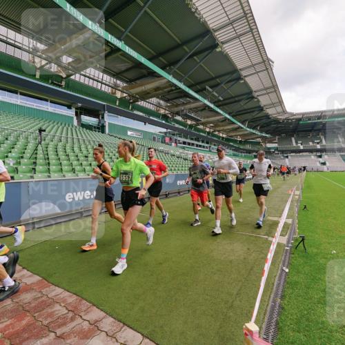 13.09.2026 - 21. swb-Marathon Bremen Michael Burmester http://msf.ph/oto/10308939 13.09.2026 13:04:58 Laufen im Stadion 178, 209, 210, 244, 323, 394, 488, 534, 536, 565, 647, 725, 881, 891, 900, 1073, 1239, 1243, 1307, 1308, 1343, 1373, 1380, 1456, 1479, 1627, 1649, 1653, 1656, 1687, 1771, 1780, 1914, 1932, 1941, 2023, 2089, 2126, 2223, 2241, 2265, 2301, 2369, 2430, 2452, 2602, 2723, 2742, 2764, 2851, 2867, 2872, 2891, 2910, 2919, 2957, 2959, 2977, 2985, 3028, 3030, 3217, 3278, 3320, 3343, 3419, 3425, 3444, 3454, 3485, 3521, 3579, 3618, 3796, 3909, 242 meine-sportfotos.de