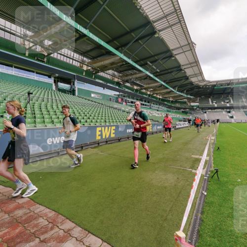 13.09.2026 - 21. swb-Marathon Bremen Michael Burmester http://msf.ph/oto/10308976 13.09.2026 13:05:01 Laufen im Stadion 178, 209, 210, 244, 323, 394, 534, 536, 565, 647, 725, 881, 891, 900, 1073, 1239, 1243, 1307, 1308, 1343, 1373, 1380, 1456, 1479, 1627, 1649, 1653, 1656, 1687, 1780, 1914, 1932, 1941, 2023, 2089, 2126, 2223, 2241, 2244, 2265, 2301, 2310, 2369, 2430, 2452, 2464, 2602, 2723, 2742, 2764, 2851, 2867, 2872, 2891, 2910, 2919, 2957, 2959, 2985, 3028, 3030, 3217, 3278, 3320, 3343, 3419, 3425, 3444, 3454, 3485, 3521, 3579, 3796, 3909, 242 meine-sportfotos.de