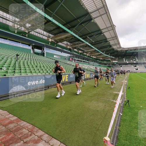 13.09.2026 - 21. swb-Marathon Bremen Michael Burmester http://msf.ph/oto/10309006 13.09.2026 13:05:08 Laufen im Stadion 178, 209, 210, 217, 244, 323, 394, 534, 536, 565, 647, 881, 891, 900, 1073, 1239, 1243, 1307, 1308, 1343, 1373, 1380, 1456, 1479, 1533, 1627, 1649, 1653, 1656, 1687, 1780, 1914, 1932, 1941, 2023, 2076, 2089, 2126, 2241, 2244, 2265, 2301, 2310, 2369, 2430, 2452, 2464, 2602, 2723, 2742, 2764, 2851, 2867, 2872, 2891, 2910, 2919, 2957, 2959, 2985, 3028, 3030, 3217, 3278, 3320, 3343, 3419, 3425, 3444, 3454, 3485, 3521, 3579, 3796, 3909, 242 meine-sportfotos.de
