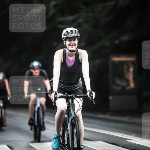 13.09.2026 - Stadtparktriathlon H.Heesch http://msf.ph/oto/10309025 13.09.2026 12:48:59 Radfahren 1069, 1099, 1116, 1131, 1135, 1205, 1234, 1263 meine-sportfotos.de