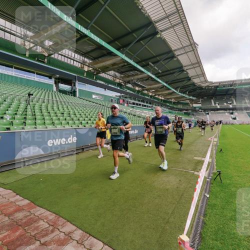13.09.2026 - 21. swb-Marathon Bremen Michael Burmester http://msf.ph/oto/10309065 13.09.2026 13:05:15 Laufen im Stadion 178, 209, 210, 217, 244, 323, 394, 534, 536, 565, 647, 881, 891, 900, 1073, 1239, 1243, 1274, 1307, 1308, 1343, 1373, 1380, 1456, 1479, 1533, 1581, 1627, 1653, 1656, 1687, 1780, 1914, 1932, 1941, 2023, 2076, 2089, 2126, 2241, 2244, 2265, 2301, 2310, 2369, 2430, 2452, 2464, 2602, 2723, 2742, 2764, 2851, 2867, 2872, 2891, 2910, 2919, 2957, 2959, 2985, 3028, 3030, 3055, 3217, 3278, 3320, 3343, 3419, 3425, 3444, 3454, 3485, 3521, 3579, 3796, 3909, 242 meine-sportfotos.de