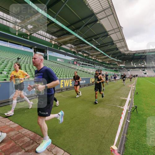 13.09.2026 - 21. swb-Marathon Bremen Michael Burmester http://msf.ph/oto/10309072 13.09.2026 13:05:15 Laufen im Stadion 178, 209, 210, 217, 244, 323, 394, 534, 536, 565, 647, 881, 891, 900, 1073, 1239, 1243, 1274, 1307, 1308, 1343, 1373, 1380, 1456, 1479, 1533, 1581, 1627, 1653, 1656, 1687, 1780, 1914, 1932, 1941, 2023, 2076, 2089, 2126, 2241, 2244, 2265, 2301, 2310, 2369, 2430, 2452, 2464, 2602, 2723, 2742, 2764, 2851, 2867, 2872, 2891, 2910, 2919, 2957, 2959, 2985, 3028, 3030, 3055, 3217, 3278, 3320, 3343, 3419, 3425, 3444, 3454, 3485, 3521, 3579, 3796, 3909, 242 meine-sportfotos.de