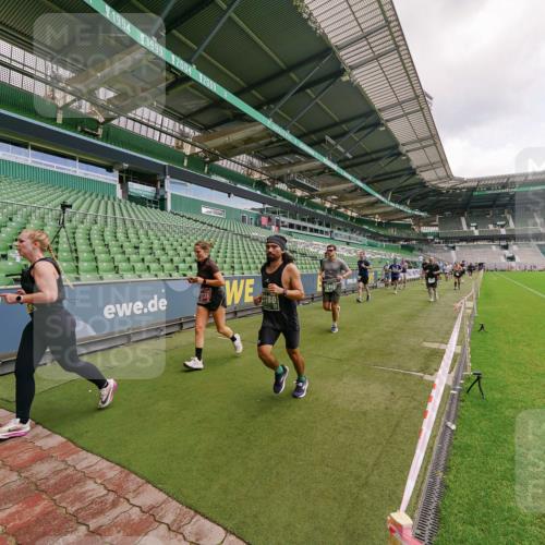 13.09.2026 - 21. swb-Marathon Bremen Michael Burmester http://msf.ph/oto/10309079 13.09.2026 13:05:16 Laufen im Stadion 178, 209, 210, 217, 244, 323, 394, 534, 536, 565, 647, 784, 881, 891, 900, 1073, 1239, 1243, 1274, 1307, 1308, 1343, 1373, 1380, 1456, 1479, 1533, 1581, 1627, 1653, 1656, 1687, 1780, 1914, 1932, 1941, 2023, 2076, 2089, 2126, 2241, 2244, 2265, 2301, 2310, 2369, 2430, 2452, 2464, 2602, 2723, 2742, 2764, 2851, 2867, 2872, 2891, 2910, 2919, 2957, 2959, 2985, 3028, 3030, 3055, 3217, 3278, 3320, 3343, 3419, 3425, 3444, 3454, 3485, 3521, 3796, 3909, 242 meine-sportfotos.de