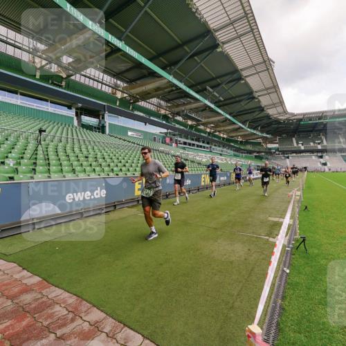 13.09.2026 - 21. swb-Marathon Bremen Michael Burmester http://msf.ph/oto/10309088 13.09.2026 13:05:17 Laufen im Stadion 178, 209, 217, 244, 323, 394, 534, 536, 565, 647, 784, 891, 900, 1073, 1239, 1243, 1274, 1307, 1308, 1343, 1373, 1380, 1456, 1479, 1533, 1581, 1627, 1653, 1656, 1687, 1780, 1914, 1932, 1941, 2023, 2076, 2089, 2126, 2241, 2244, 2265, 2301, 2310, 2369, 2393, 2430, 2452, 2464, 2602, 2723, 2742, 2764, 2851, 2867, 2872, 2891, 2910, 2919, 2957, 2959, 2985, 3028, 3030, 3055, 3217, 3278, 3320, 3343, 3419, 3425, 3444, 3454, 3485, 3521, 3796, 3909, 242 meine-sportfotos.de