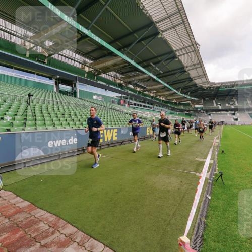 13.09.2026 - 21. swb-Marathon Bremen Michael Burmester http://msf.ph/oto/10309105 13.09.2026 13:05:19 Laufen im Stadion 178, 209, 217, 244, 323, 394, 534, 536, 565, 647, 784, 891, 900, 1073, 1239, 1243, 1274, 1307, 1308, 1343, 1373, 1380, 1456, 1479, 1533, 1581, 1627, 1653, 1656, 1687, 1780, 1914, 1932, 1941, 2023, 2076, 2089, 2126, 2241, 2244, 2265, 2301, 2310, 2355, 2369, 2393, 2430, 2452, 2464, 2602, 2723, 2742, 2764, 2851, 2867, 2872, 2891, 2910, 2919, 2957, 2959, 2985, 3028, 3030, 3055, 3217, 3278, 3320, 3343, 3419, 3425, 3444, 3454, 3485, 3521, 3796, 3909, 242 meine-sportfotos.de