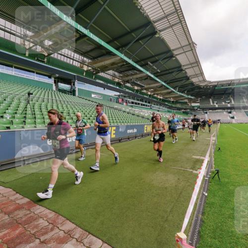 13.09.2026 - 21. swb-Marathon Bremen Michael Burmester http://msf.ph/oto/10309128 13.09.2026 13:05:22 Laufen im Stadion 178, 209, 217, 244, 323, 394, 430, 534, 536, 565, 647, 784, 891, 900, 1073, 1239, 1243, 1274, 1307, 1308, 1343, 1373, 1380, 1456, 1533, 1581, 1627, 1653, 1656, 1687, 1780, 1914, 1932, 1941, 2023, 2076, 2089, 2126, 2241, 2244, 2265, 2301, 2310, 2355, 2369, 2393, 2430, 2452, 2464, 2602, 2723, 2742, 2764, 2867, 2872, 2891, 2910, 2919, 2957, 2959, 2985, 3028, 3030, 3055, 3217, 3278, 3320, 3343, 3419, 3425, 3444, 3485, 3521, 3796, 3909, 242 meine-sportfotos.de