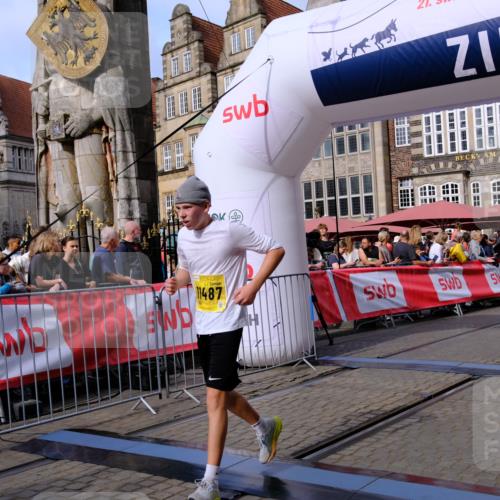 13.09.2026 - 21. swb-Marathon Bremen Tim E. http://msf.ph/oto/10309133 13.09.2026 10:52:24 Ziel 10218, 10588, 11277, 11285, 11371, 11376, 11487, 11555, 11869, 11877, 13578 meine-sportfotos.de