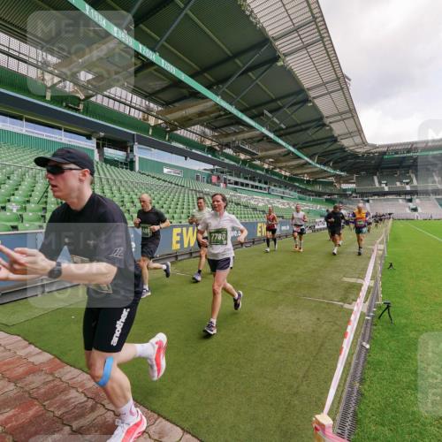 13.09.2026 - 21. swb-Marathon Bremen Michael Burmester http://msf.ph/oto/10309163 13.09.2026 13:05:26 Laufen im Stadion 109, 178, 217, 244, 323, 394, 430, 454, 534, 536, 565, 647, 784, 891, 900, 1073, 1239, 1243, 1274, 1307, 1308, 1373, 1380, 1456, 1533, 1581, 1627, 1653, 1656, 1687, 1780, 1914, 1932, 1941, 2023, 2076, 2089, 2126, 2241, 2244, 2265, 2301, 2310, 2355, 2369, 2393, 2430, 2452, 2464, 2602, 2723, 2742, 2764, 2867, 2872, 2891, 2910, 2919, 2957, 2959, 2985, 3028, 3030, 3055, 3217, 3278, 3320, 3343, 3419, 3425, 3444, 3485, 3521, 3796, 3909, 242 meine-sportfotos.de