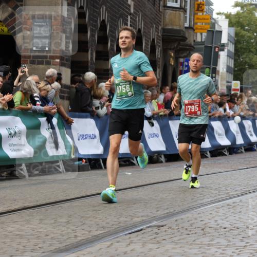 13.09.2026 - 21. swb-Marathon Bremen Strokosch-Dieckow http://msf.ph/oto/10309242 13.09.2026 13:03:03 Ziel 1381, 1795, 1850, 3609, 6918, 7841, 13237, 7206, 7478, 8028, 8756, 9200 meine-sportfotos.de