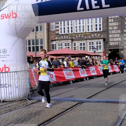 13.09.2026 - 21. swb-Marathon Bremen Tim E. http://msf.ph/oto/10309283 13.09.2026 10:52:32 Ziel 10588, 11371, 11487, 11610, 12319, 13578 meine-sportfotos.de