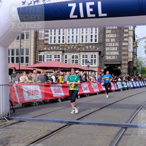 13.09.2026 - 21. swb-Marathon Bremen Tim E. http://msf.ph/oto/10309302 13.09.2026 10:52:33 Ziel 10588, 11371, 11487, 11610, 12319, 13578 meine-sportfotos.de
