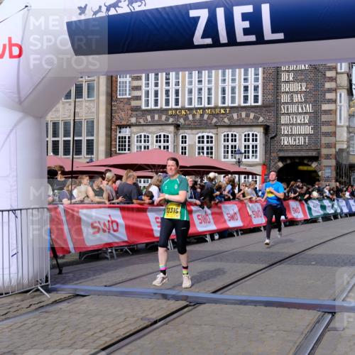 13.09.2026 - 21. swb-Marathon Bremen Tim E. http://msf.ph/oto/10309336 13.09.2026 10:52:33 Ziel 10588, 11371, 11487, 11610, 12319, 13578 meine-sportfotos.de