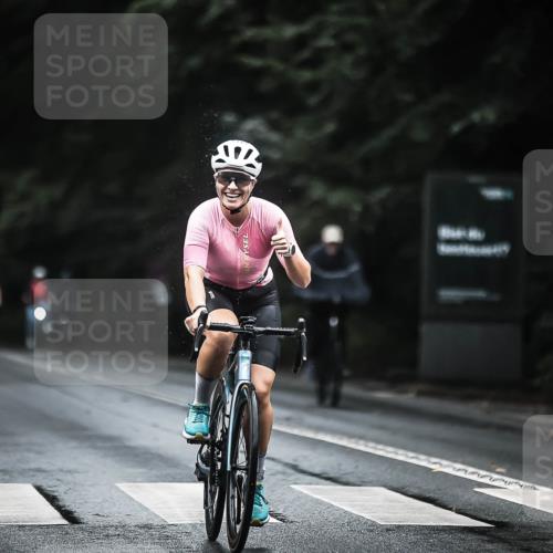 13.09.2026 - Stadtparktriathlon H.Heesch http://msf.ph/oto/10309386 13.09.2026 12:49:22 Radfahren 1145, 1151 meine-sportfotos.de