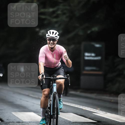 13.09.2026 - Stadtparktriathlon H.Heesch http://msf.ph/oto/10309398 13.09.2026 12:49:23 Radfahren 1145, 1151 meine-sportfotos.de