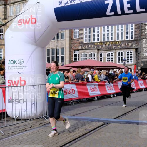 13.09.2026 - 21. swb-Marathon Bremen Tim E. http://msf.ph/oto/10309400 13.09.2026 10:52:34 Ziel 10588, 11371, 11487, 11610, 12319, 13578 meine-sportfotos.de