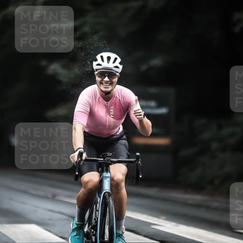13.09.2026 - Stadtparktriathlon H.Heesch http://msf.ph/oto/10309414 13.09.2026 12:49:23 Radfahren 1145, 1151 meine-sportfotos.de