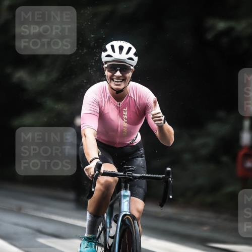 13.09.2026 - Stadtparktriathlon H.Heesch http://msf.ph/oto/10309424 13.09.2026 12:49:23 Radfahren 1145, 1151 meine-sportfotos.de