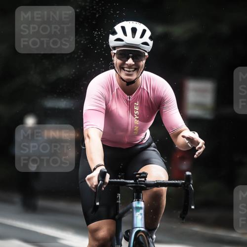 13.09.2026 - Stadtparktriathlon H.Heesch http://msf.ph/oto/10309433 13.09.2026 12:49:23 Radfahren 1145, 1151 meine-sportfotos.de
