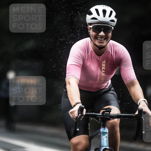 13.09.2026 - Stadtparktriathlon H.Heesch http://msf.ph/oto/10309439 13.09.2026 12:49:23 Radfahren 1145, 1151 meine-sportfotos.de