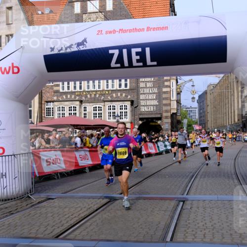 13.09.2026 - 21. swb-Marathon Bremen Tim E. http://msf.ph/oto/10309465 13.09.2026 10:52:43 Ziel 10761, 10812, 10958, 11350, 11371, 11604, 11605, 11610, 11669, 12319, 12361, 12439, 12533 meine-sportfotos.de