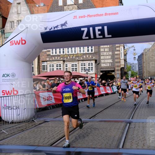 13.09.2026 - 21. swb-Marathon Bremen Tim E. http://msf.ph/oto/10309503 13.09.2026 10:52:44 Ziel 10761, 10812, 10958, 11350, 11604, 11605, 11610, 11669, 12319, 12361, 12439, 12533 meine-sportfotos.de