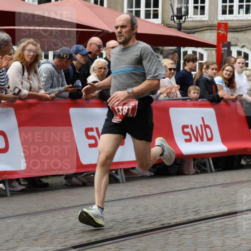 13.09.2026 - 21. swb-Marathon Bremen Strokosch-Dieckow http://msf.ph/oto/10309556 13.09.2026 13:03:21 Ziel 1381, 1862, 7265, 8319, 8325, 8331, 8756, 9200, 1372, 1950, 3092, 7715 meine-sportfotos.de