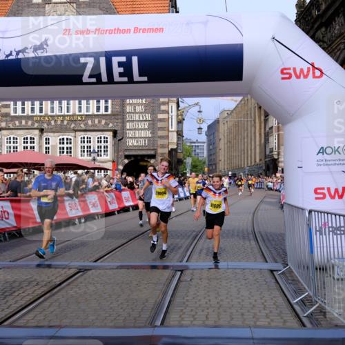 13.09.2026 - 21. swb-Marathon Bremen Tim E. http://msf.ph/oto/10309577 13.09.2026 10:52:45 Ziel 10761, 10812, 10958, 11109, 11350, 11604, 11605, 11610, 11669, 12319, 12361, 12439, 12533 meine-sportfotos.de