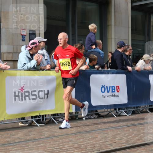 13.09.2026 - 21. swb-Marathon Bremen Strokosch-Dieckow http://msf.ph/oto/10309674 13.09.2026 10:54:47 Ziel 10555, 10646, 10901, 11001, 11014, 11466, 11620, 11631, 11860, 11889, 11908, 11910, 11976, 12201, 12313, 12549, 13592, 10067, 10146, 10410, 10589, 10608, 10704, 10765, 11039, 11040, 11174, 11389, 11569, 11593, 11874, 12038, 12265, 12328, 12467, 12519, 12800, 13526 meine-sportfotos.de