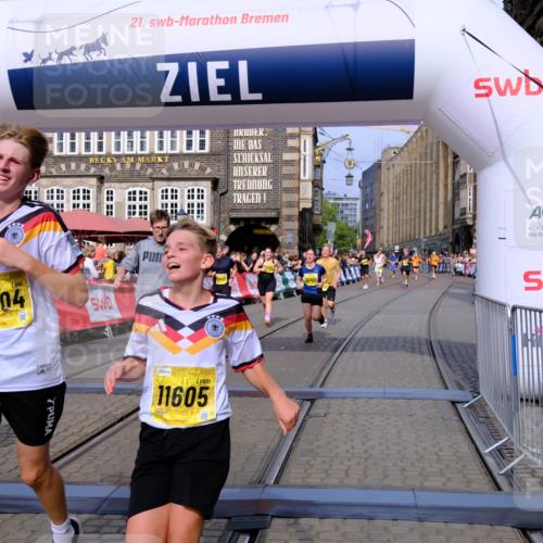 13.09.2026 - 21. swb-Marathon Bremen Tim E. http://msf.ph/oto/10309690 13.09.2026 10:52:46 Ziel 10761, 10812, 10958, 11109, 11350, 11604, 11605, 11610, 11669, 12319, 12361, 12439, 12533 meine-sportfotos.de