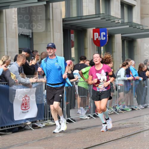 13.09.2026 - 21. swb-Marathon Bremen Strokosch-Dieckow http://msf.ph/oto/10309719 13.09.2026 10:54:48 Ziel 10555, 10646, 10901, 11001, 11014, 11466, 11620, 11631, 11860, 11889, 11908, 11910, 11976, 12201, 12313, 12549, 13592, 10067, 10146, 10410, 10589, 10608, 10704, 10765, 11039, 11040, 11174, 11389, 11569, 11593, 11874, 12038, 12265, 12467, 12519, 12800, 13526 meine-sportfotos.de