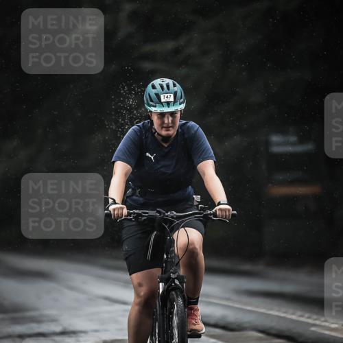 13.09.2026 - Stadtparktriathlon H.Heesch http://msf.ph/oto/10309730 13.09.2026 11:42:45 Radfahren 747, 892, 919 meine-sportfotos.de