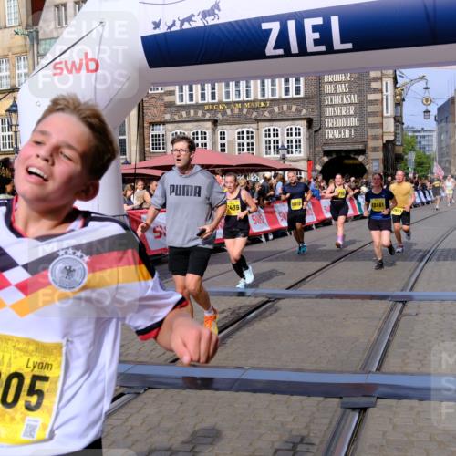 13.09.2026 - 21. swb-Marathon Bremen Tim E. http://msf.ph/oto/10309746 13.09.2026 10:52:47 Ziel 10761, 10812, 10906, 10958, 11109, 11350, 11604, 11605, 11610, 11669, 12361, 12439, 12533 meine-sportfotos.de