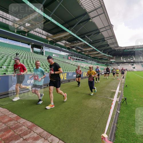 13.09.2026 - 21. swb-Marathon Bremen Michael Burmester http://msf.ph/oto/10309776 13.09.2026 13:06:44 Laufen im Stadion 109, 132, 156, 217, 244, 287, 303, 310, 372, 394, 430, 454, 489, 578, 607, 613, 716, 784, 831, 834, 846, 891, 900, 922, 1083, 1189, 1205, 1243, 1274, 1308, 1365, 1369, 1380, 1387, 1437, 1533, 1545, 1574, 1581, 1600, 1823, 1841, 1848, 1854, 1871, 1909, 1926, 1938, 2070, 2076, 2090, 2219, 2241, 2244, 2265, 2275, 2283, 2301, 2310, 2318, 2355, 2356, 2393, 2440, 2464, 2699, 2707, 2721, 2731, 2755, 2818, 2902, 2911, 2960, 3055, 3278, 3444, 3485 meine-sportfotos.de