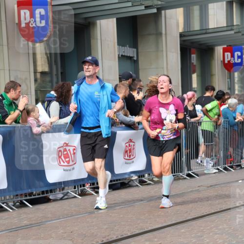 13.09.2026 - 21. swb-Marathon Bremen Strokosch-Dieckow http://msf.ph/oto/10309781 13.09.2026 10:54:49 Ziel 10555, 10646, 10901, 11001, 11014, 11466, 11620, 11631, 11860, 11889, 11908, 11910, 11976, 12201, 12313, 12549, 13592, 10067, 10146, 10410, 10589, 10608, 10704, 10765, 11039, 11040, 11174, 11389, 11569, 11593, 11874, 12038, 12467, 12519, 12800, 13526, 13592 meine-sportfotos.de