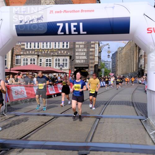 13.09.2026 - 21. swb-Marathon Bremen Tim E. http://msf.ph/oto/10309802 13.09.2026 10:52:48 Ziel 10761, 10812, 10906, 10958, 11109, 11350, 11604, 11605, 11669, 12361, 12439, 12533 meine-sportfotos.de
