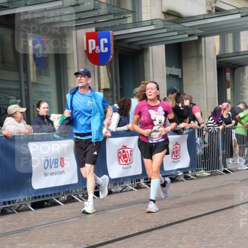 13.09.2026 - 21. swb-Marathon Bremen Strokosch-Dieckow http://msf.ph/oto/10309806 13.09.2026 10:54:50 Ziel 10555, 10646, 10901, 11001, 11014, 11466, 11620, 11631, 11860, 11889, 11908, 11910, 11976, 12201, 12313, 12549, 10146, 10410, 10589, 10608, 10704, 10765, 10901, 11039, 11040, 11174, 11389, 11569, 11874, 12038, 12467, 12519, 12800, 13526, 13592 meine-sportfotos.de